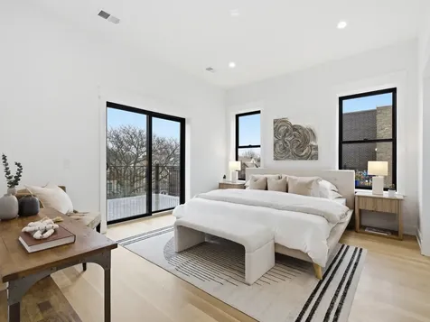 2471 North Clybourn Avenue Chicago IL 60638