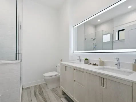 2471 North Clybourn Avenue Chicago IL 60638