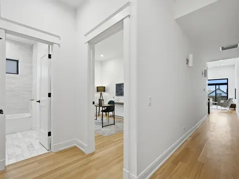 2471 North Clybourn Avenue Chicago IL 60638