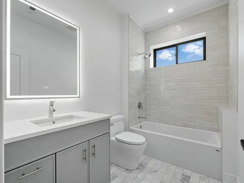 2471 North Clybourn Avenue Chicago IL 60638