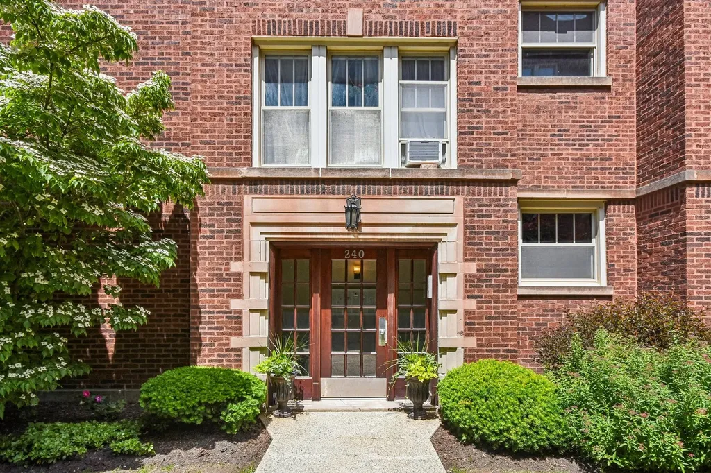 240 South Maple Avenue Oak Park IL 60302