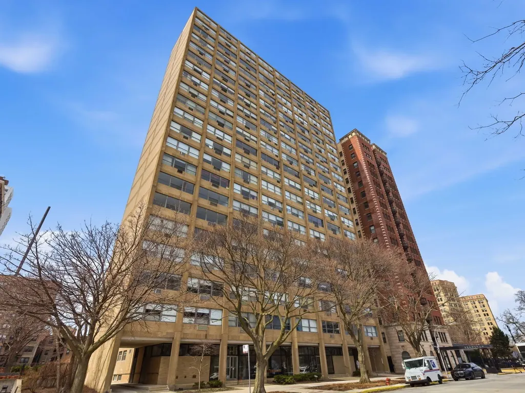 5530 South Shore Drive Chicago IL 60637