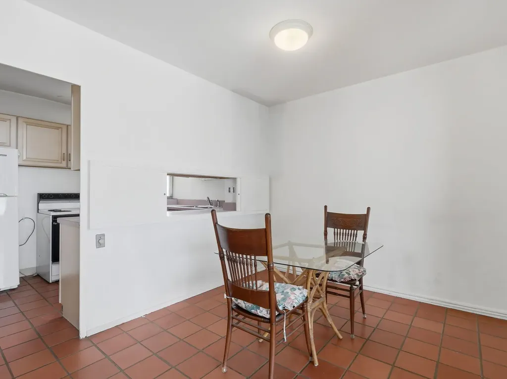 5530 South Shore Drive Chicago IL 60637
