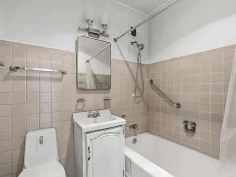 5530 South Shore Drive Chicago IL 60637