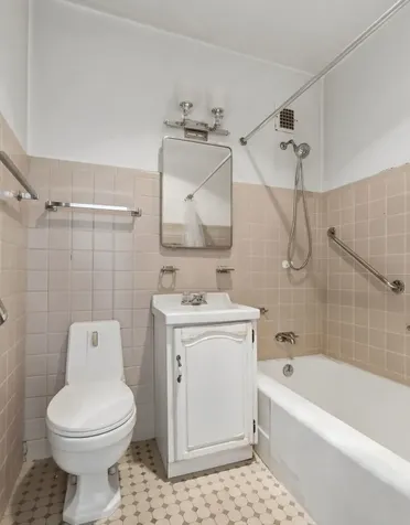 5530 South Shore Drive Chicago IL 60637