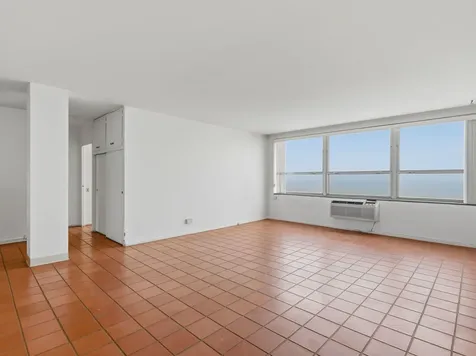 5530 South Shore Drive Chicago IL 60637