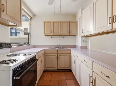 5530 South Shore Drive Chicago IL 60637