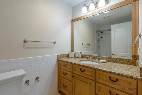 64 Crescent Drive Glencoe IL 60022