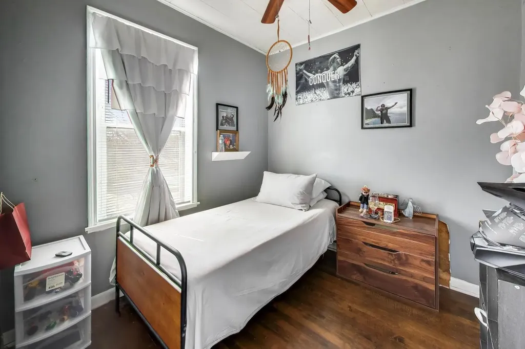 4862 West Cortland Street Chicago IL 60639