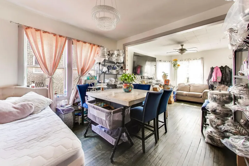 4862 West Cortland Street Chicago IL 60639