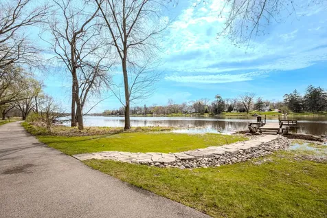 842 North Bennett Street Geneva IL 60134