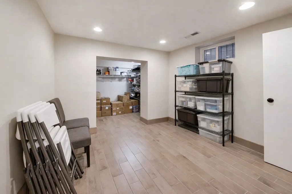 7015 North Sheridan Road Chicago IL 60626