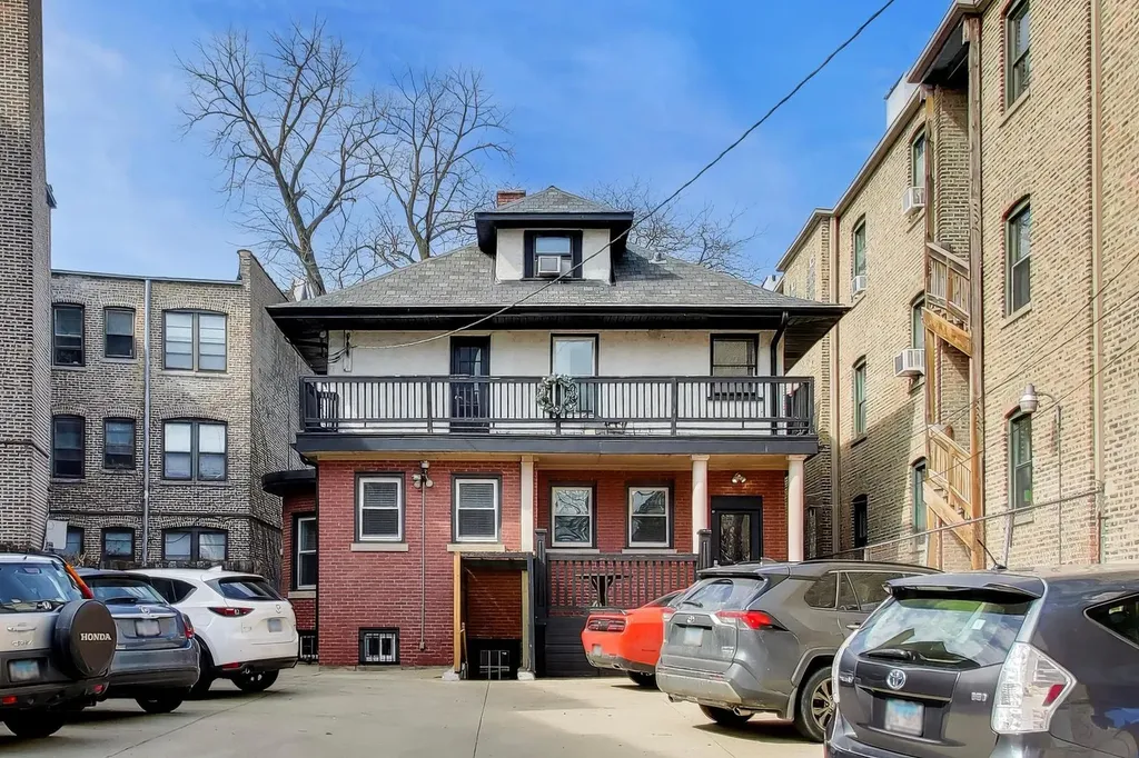 7015 North Sheridan Road Chicago IL 60626
