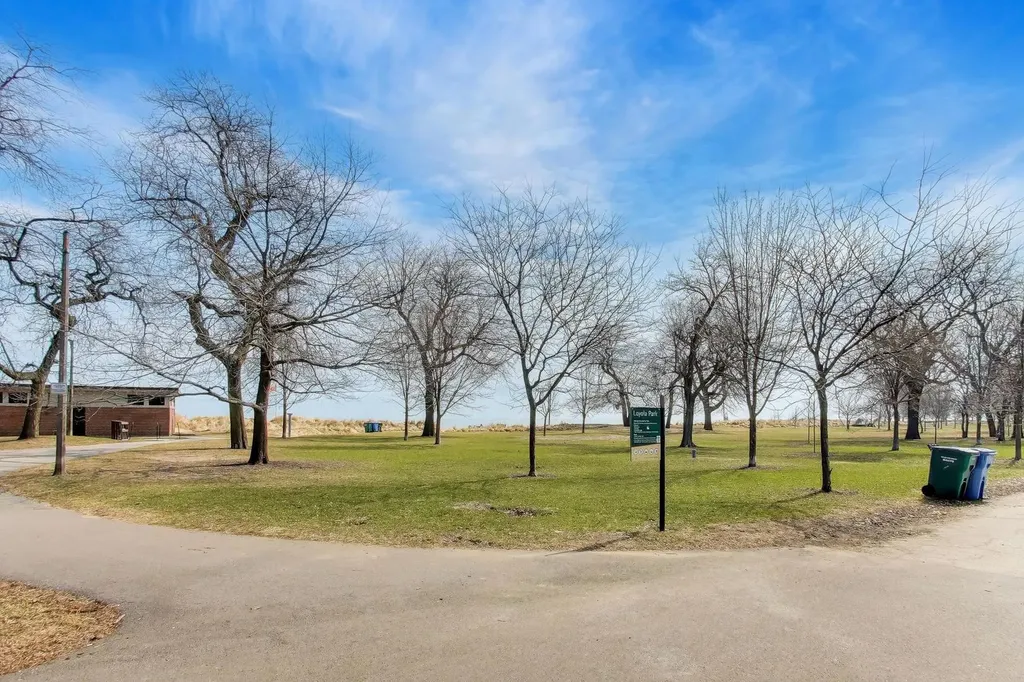 7015 North Sheridan Road Chicago IL 60626