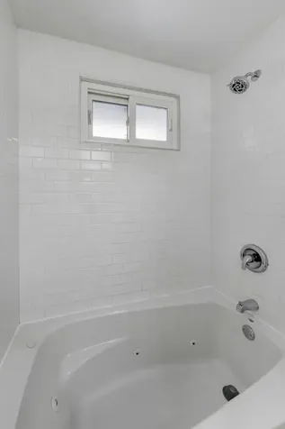 7015 North Sheridan Road Chicago IL 60626