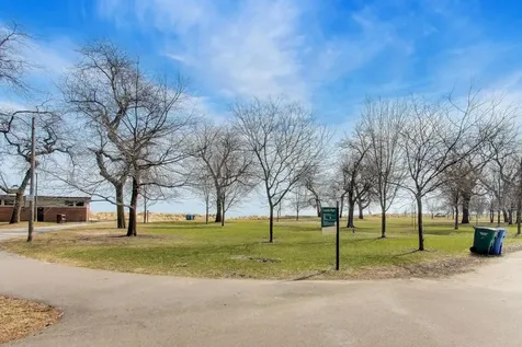 7015 North Sheridan Road Chicago IL 60626