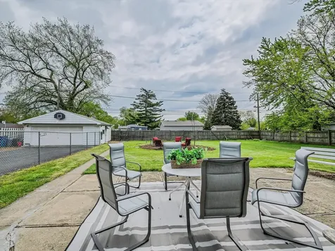 423 South Center Street Bensenville IL 60106