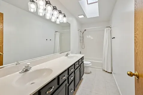 96 Alexandra Court Mundelein IL 60060