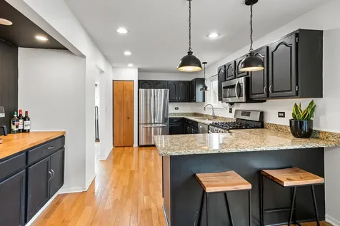 96 Alexandra Court Mundelein IL 60060