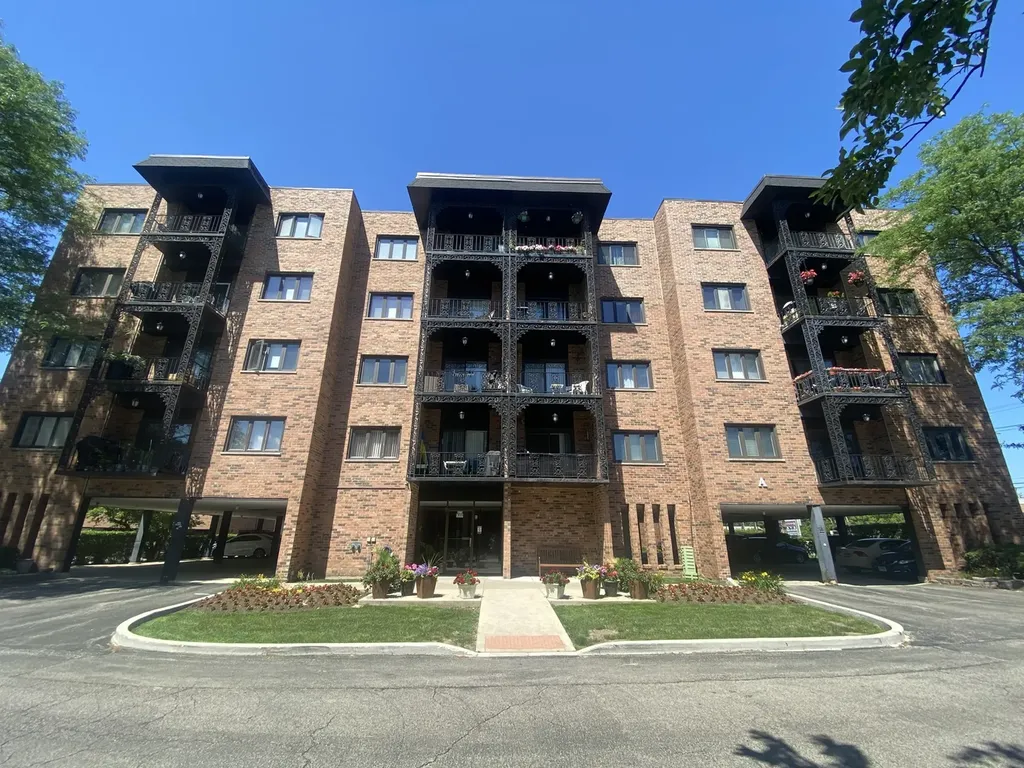 9375 Landings Lane Des Plaines IL 60016