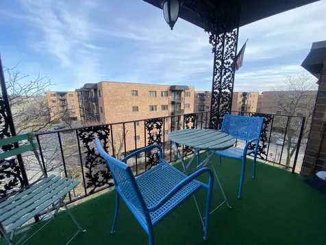 9375 Landings Lane Des Plaines IL 60016