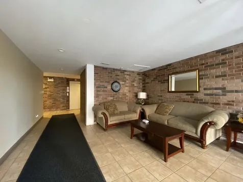 9375 Landings Lane Des Plaines IL 60016