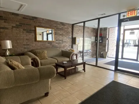 9375 Landings Lane Des Plaines IL 60016