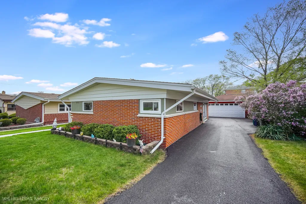 9246 South Harding Avenue Evergreen Park IL 60805