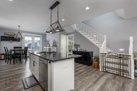 32 Waterside Way Ottawa IL 61350