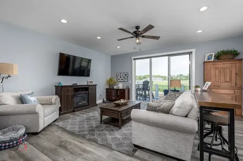 32 Waterside Way Ottawa IL 61350
