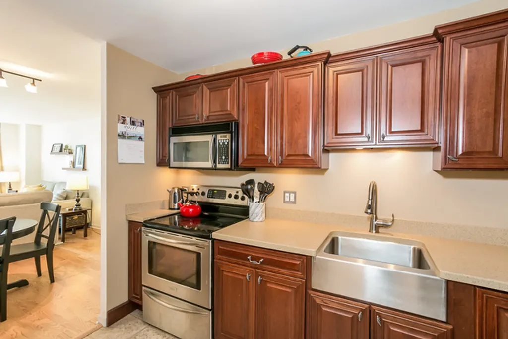 1660 North La Salle Drive Chicago IL 60614