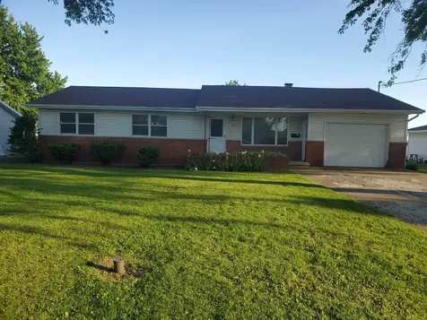 318 East Park Court Gilman IL 60938