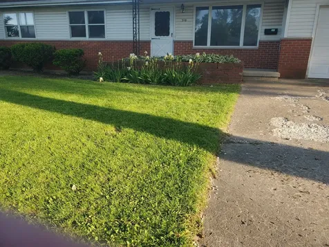 318 East Park Court Gilman IL 60938