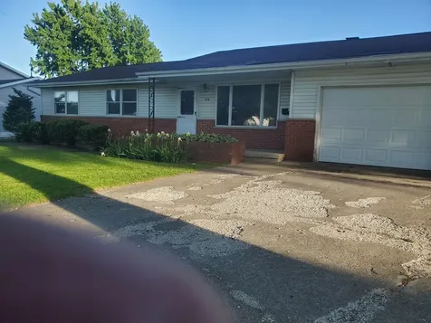 318 East Park Court Gilman IL 60938