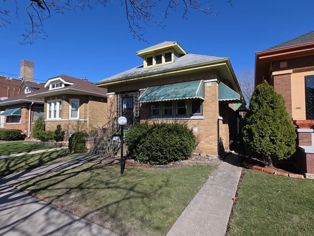7923 South Calumet Avenue Chicago IL 60619