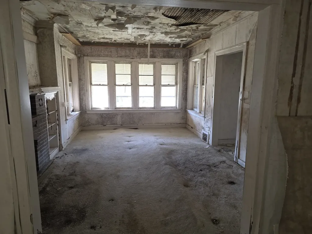 7923 South Calumet Avenue Chicago IL 60619