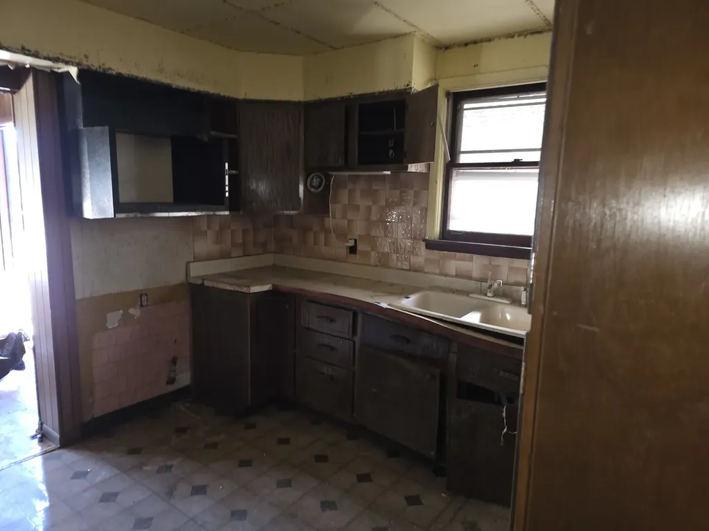 7923 South Calumet Avenue Chicago IL 60619