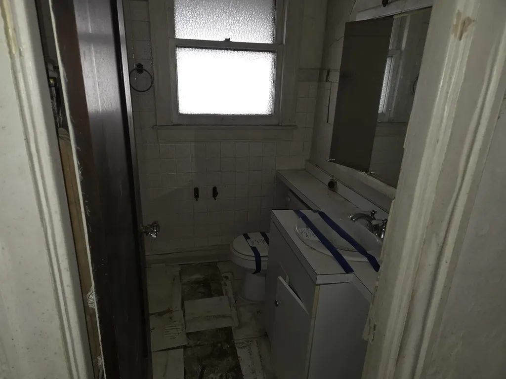 7923 South Calumet Avenue Chicago IL 60619