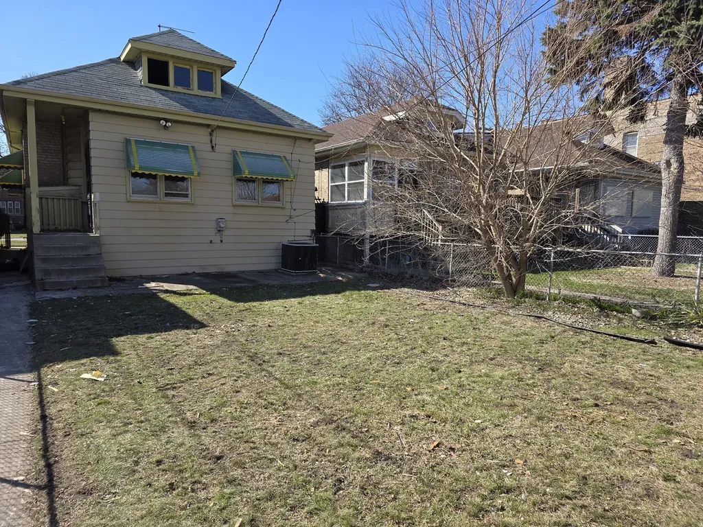 7923 South Calumet Avenue Chicago IL 60619