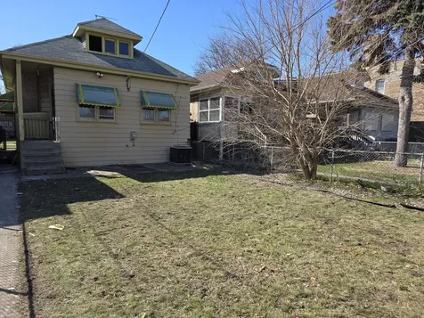 7923 South Calumet Avenue Chicago IL 60619