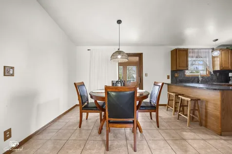 27057 South Woodlawn Avenue Crete IL 60417