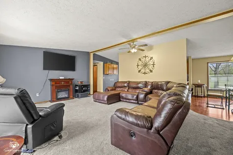 27057 South Woodlawn Avenue Crete IL 60417