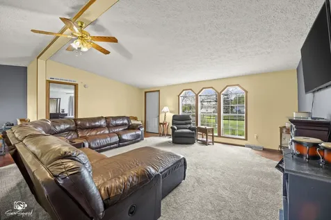 27057 South Woodlawn Avenue Crete IL 60417