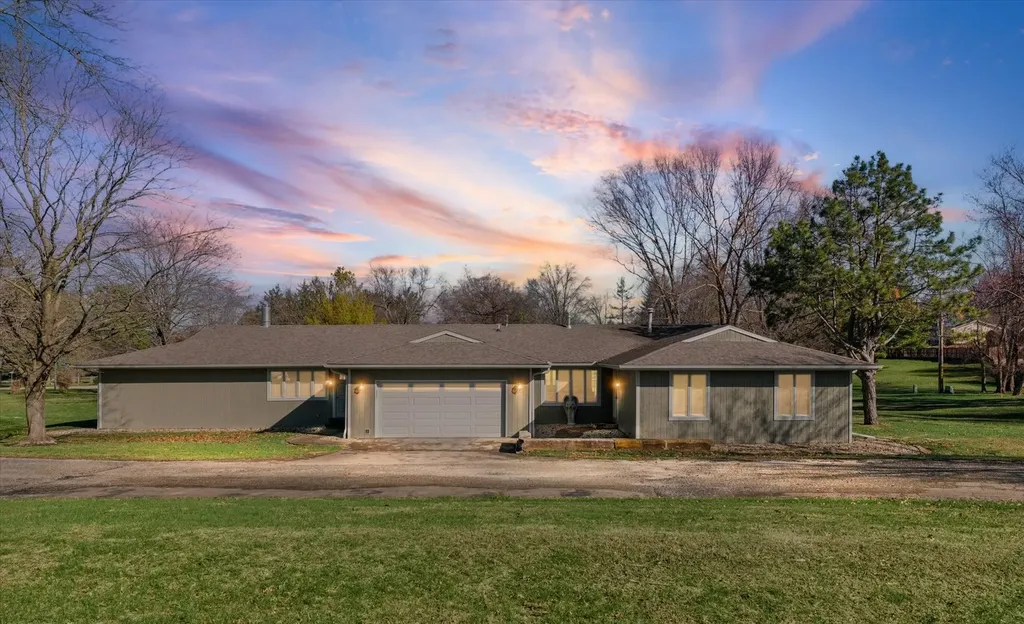 1902 Golf Drive Mahomet IL 61853
