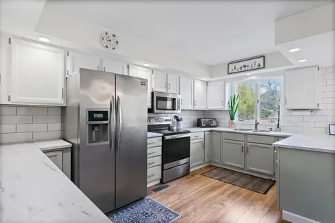 1902 Golf Drive Mahomet IL 61853