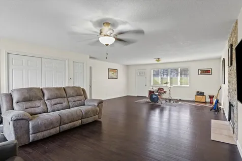 1902 Golf Drive Mahomet IL 61853