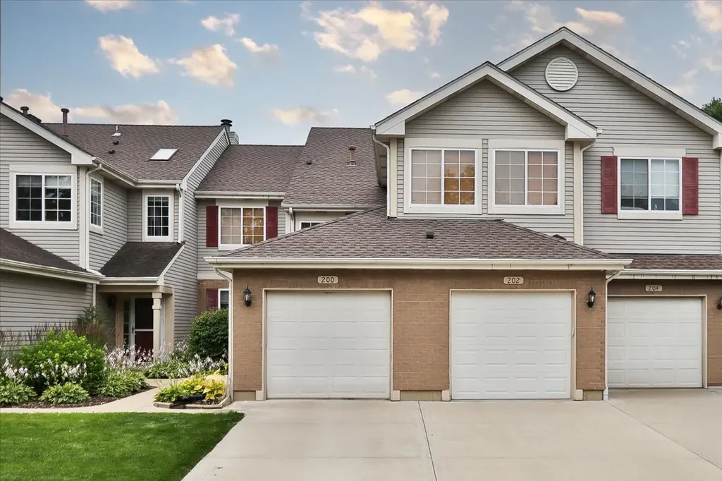 202 Sierra Pass Drive Schaumburg IL 60194
