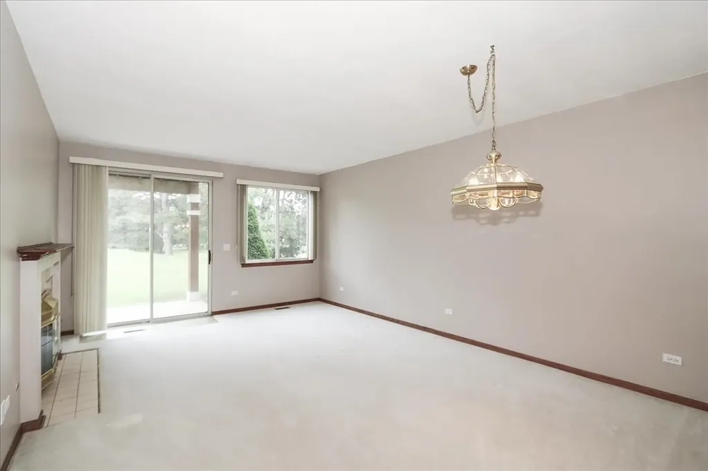 202 Sierra Pass Drive Schaumburg IL 60194