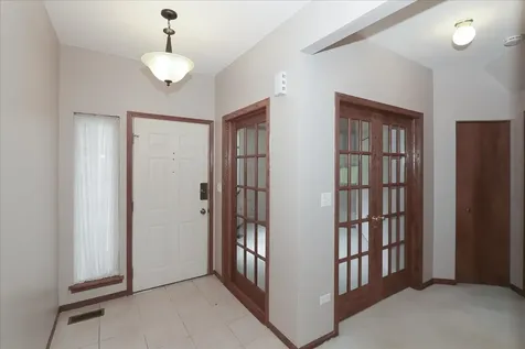 202 Sierra Pass Drive Schaumburg IL 60194