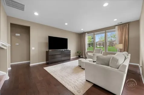 2850 Stoney Creek Drive Elgin IL 60124